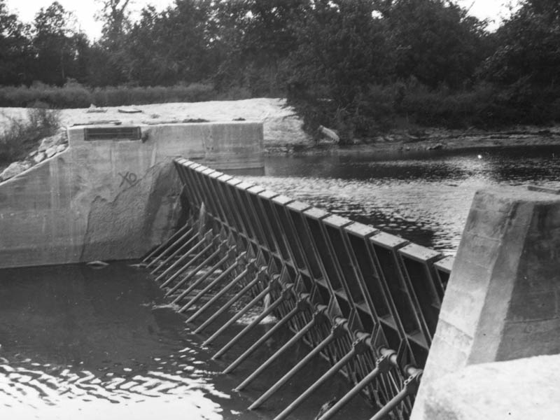 A historical photograph of the dam in operation.  This picture was taken in 1916.