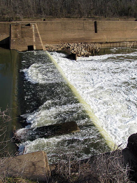 A closer look at the dam.